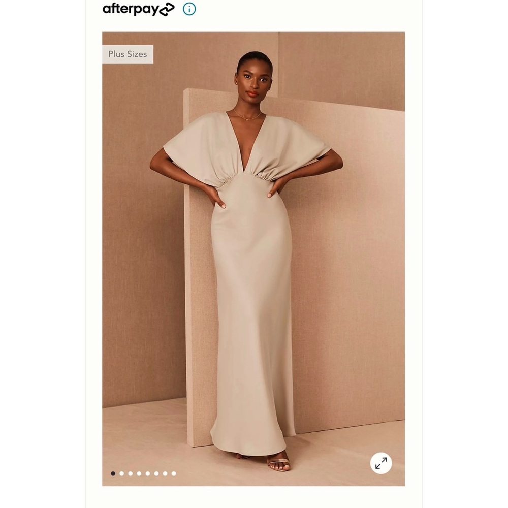 Classic simple style formal dress perfect for spring or summer formal event.